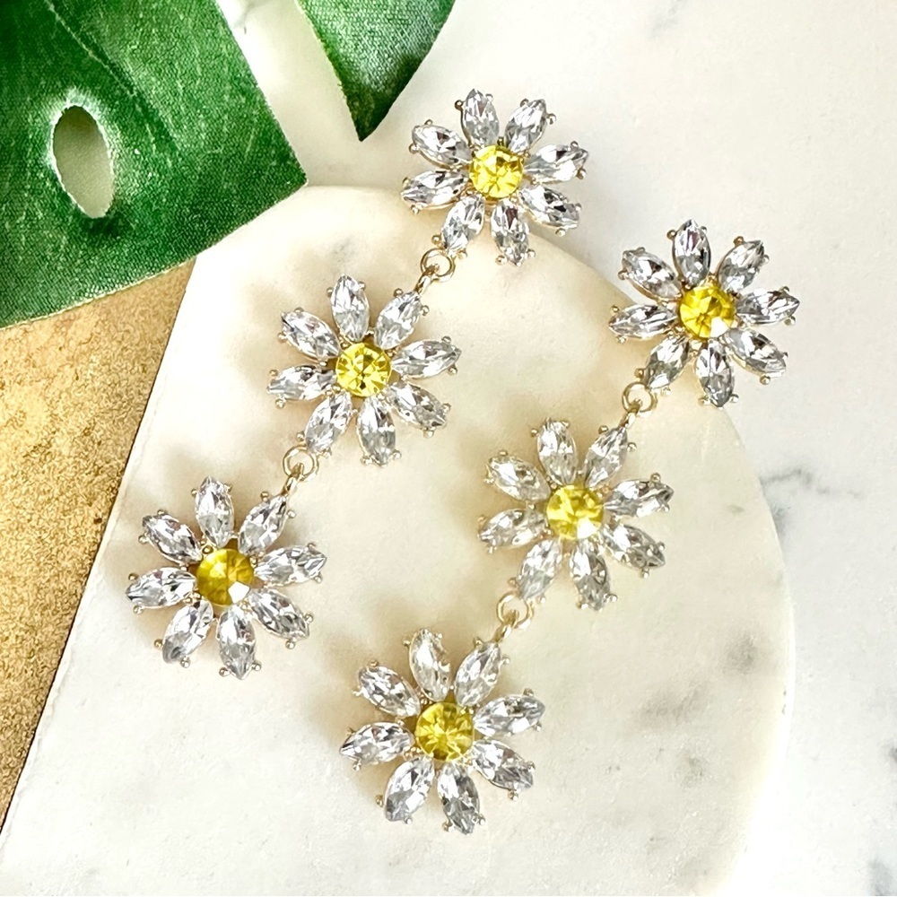 2/$30🌵 Daisy Flower Floral Earrings Crystal Rhinestones Bohemian Boho NEW Gift - Picture 5 of 8